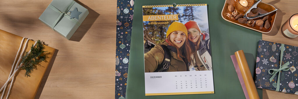 Ein fröhlicher Kalender für Abenteuer mit bunten Bildern, um spannende Momente festzuhalten
