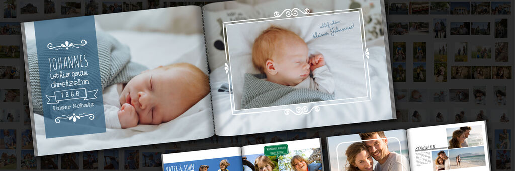 Ein offenes Fotobuch zeigt liebevolle Fotos eines Babys in verschiedenen Szenen, umgeben von Erinnerungen