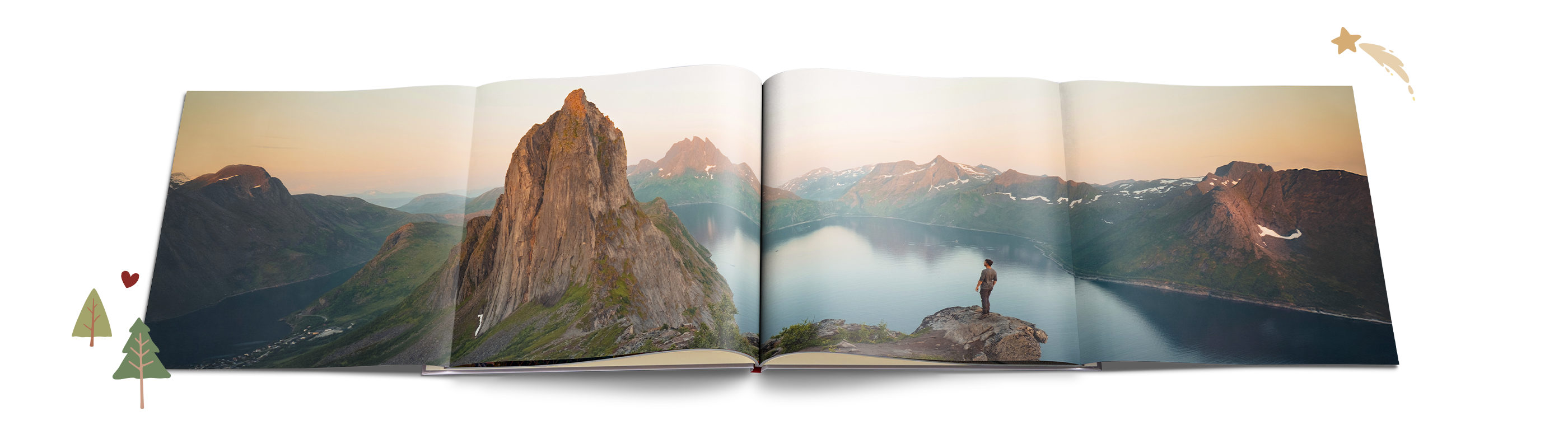 Person steht auf einem Felsen und bestaunt die Berglandschaft und den See im CEWE FOTOBUCH.