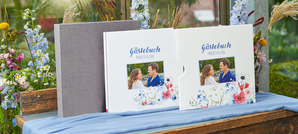 Ein liebevoll gestaltetes Gästebuch mit Blumenmotiven für besondere Erinnerungen